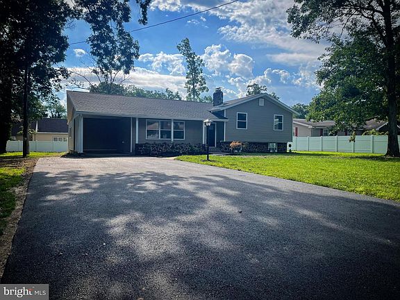 3rd image of 1283 Paterson Dr