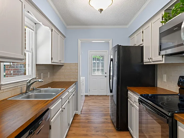 1249 Skyview Dr — Photo 14