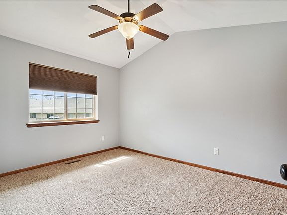 3rd image of 404 Duchess Dr