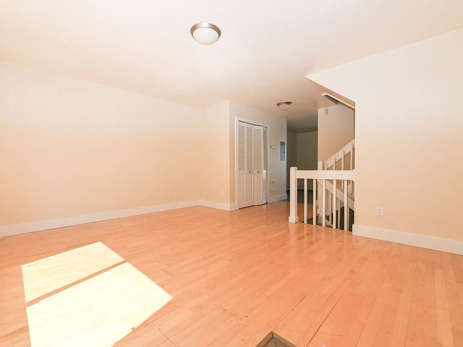 4 bed, 1281 sqft, $5,400 — Photo 2