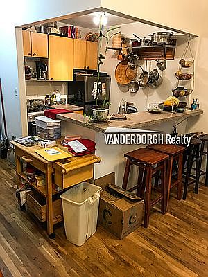 4th image of 725 E 9th St APT 5D