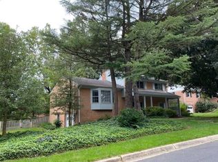 8211 Thoreau Dr, Bethesda, MD 20817