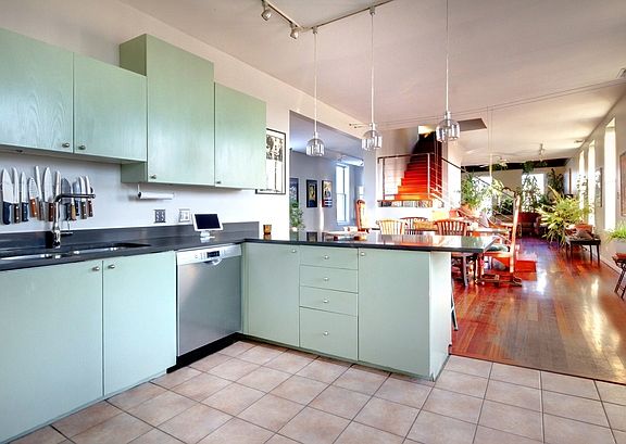5th image of 1530 N Throop St
