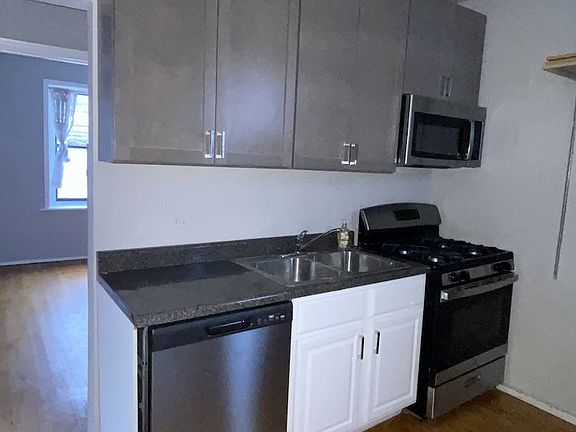 2nd image of 1103 W Barry Ave Unit 3