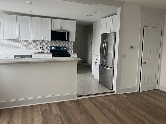 4th image of 330 Bloomfield Ave #9