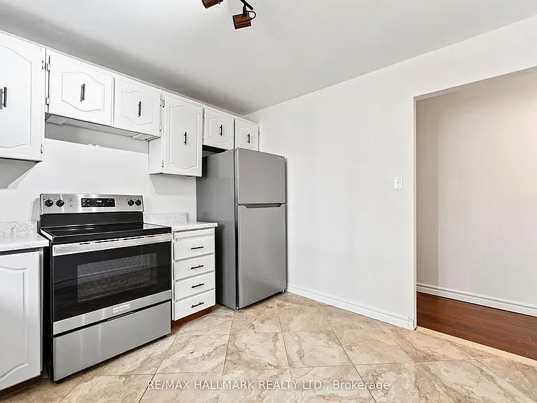 402 Kingston Rd — Photo 18