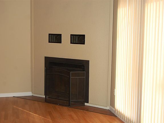 4th image of 709 Benton St