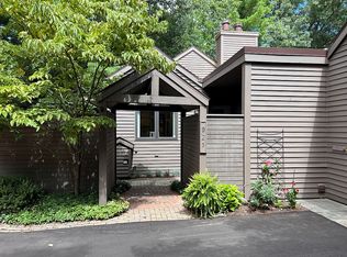 921 Essex Cir, Kalamazoo, MI