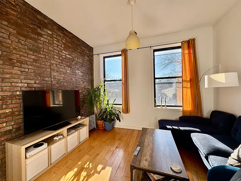 457 Jefferson Ave #3R — Photo 2