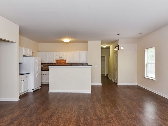 4th image of 4012 Oak Field Dr