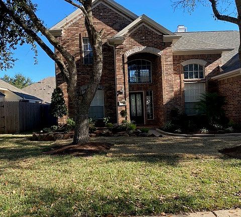 2nd image of 1111 Sunset Lakes Dr