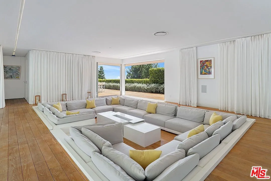 4 bed, 4.0 bath, 4011 sqft, $31,000 — Photo 3