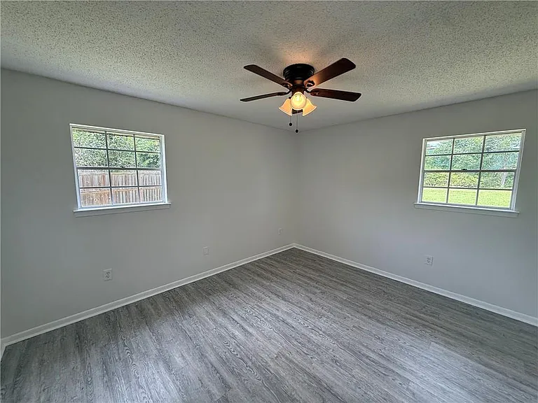 7662 Simmons Dr — Photo 11