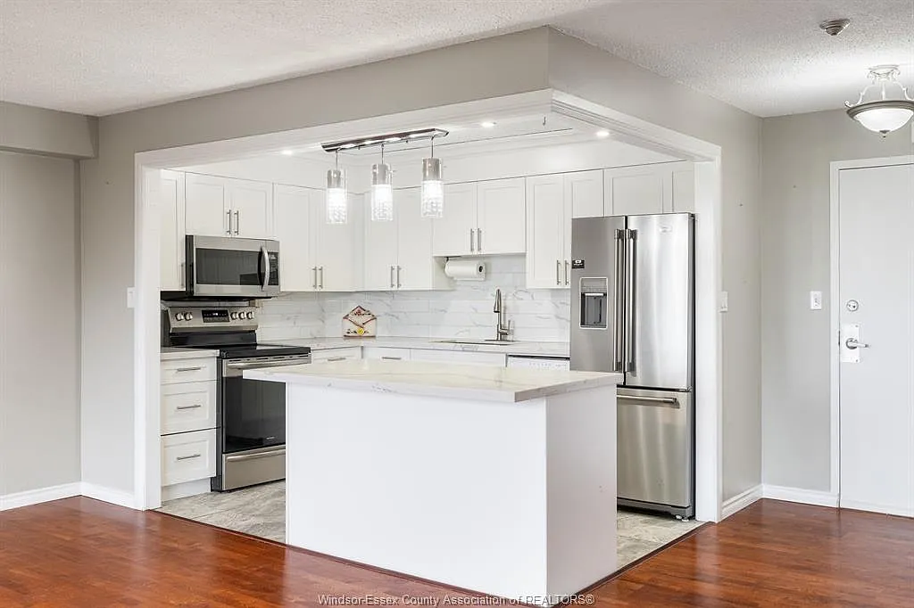2 bed, 1.5 bath, 1250 sqft, $2,400 — Photo 3