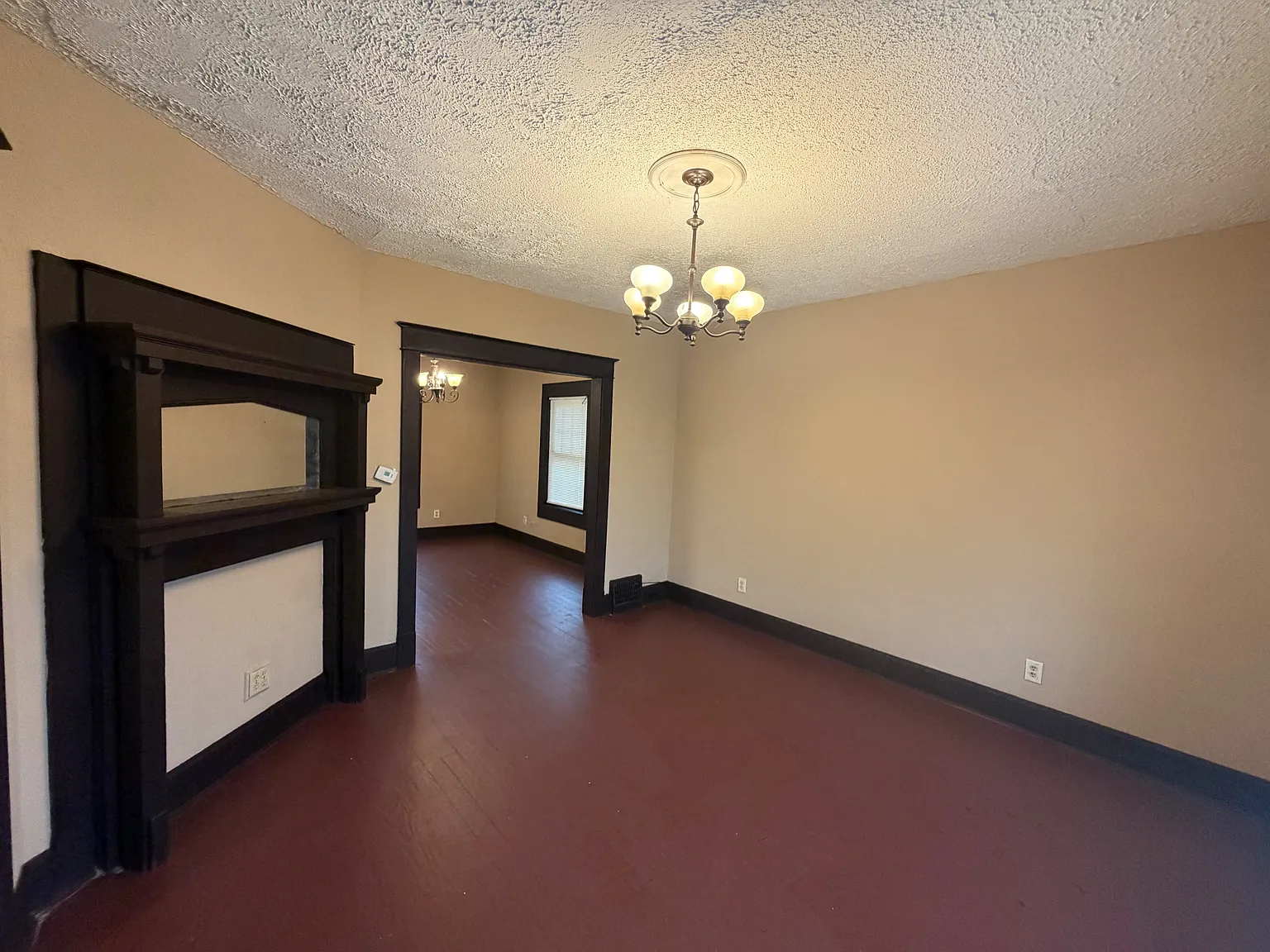 1820 Clarendon Avenue - 1 — Photo 3