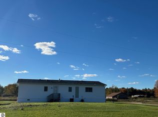 5614 Cavendar Dr, Shepherd, MI 48883