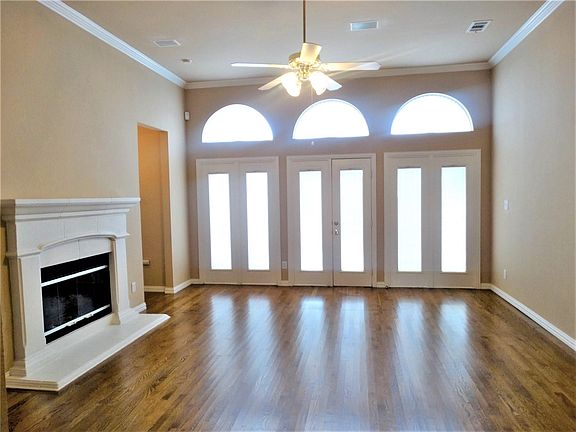 3rd image of 4136 Constitution Dr