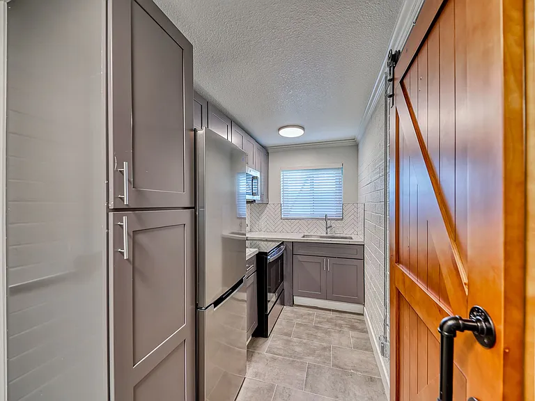 310 S Maryland Pkwy — Photo 7