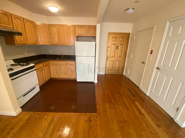 140-26 Cherry Ave #3E, Flushing, NY 11355