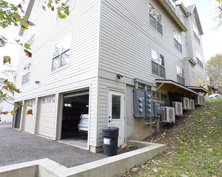 707 E Seneca St. — Photo 44