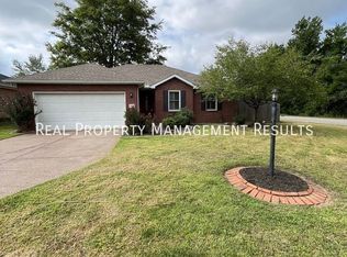 6800 Rosewood Ln, Newburgh, IN 47630