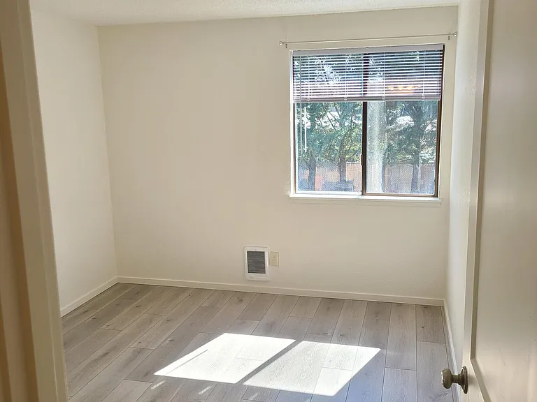 404 Railroad Ave #11 — Photo 17