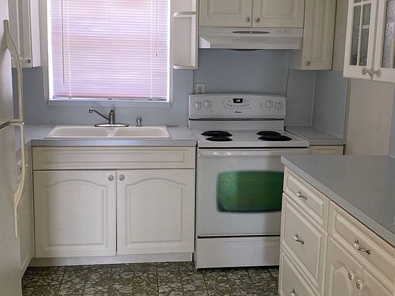 2nd image of 5283 Cresthaven Blvd APT D