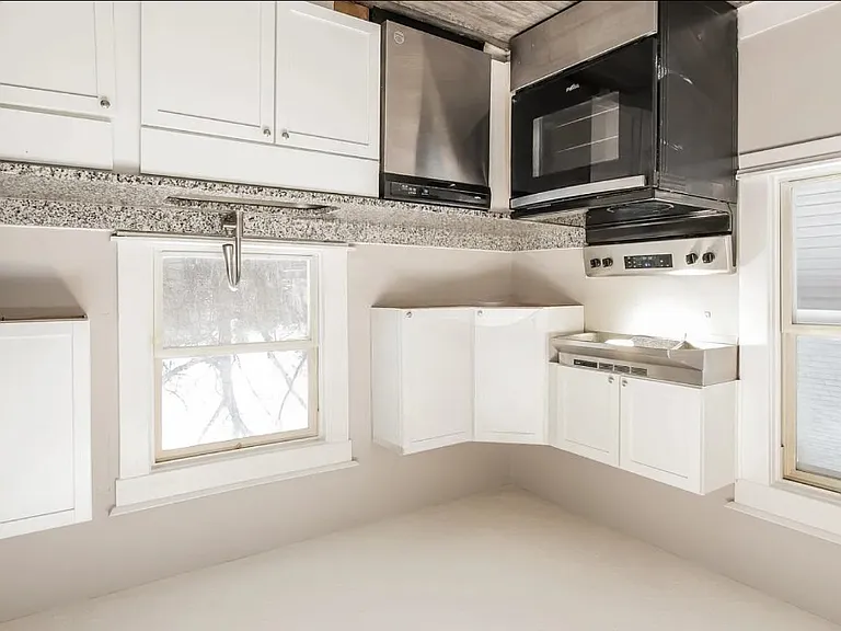 1809 Sundale Ave — Photo 3