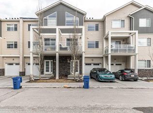 535 W Redstone Vw NE, Calgary, AB T3N0M9