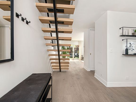 5th image of 1330 N La Salle St #101