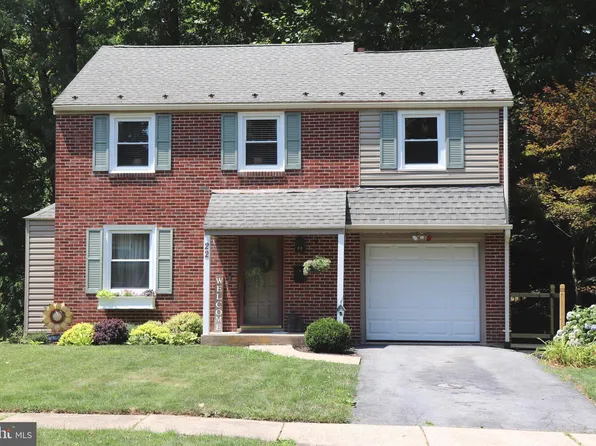 22 Beechwood Dr, Reading, PA 19606