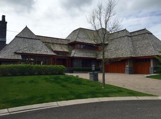 625 Locust Hills Dr, Wayzata, MN 55391