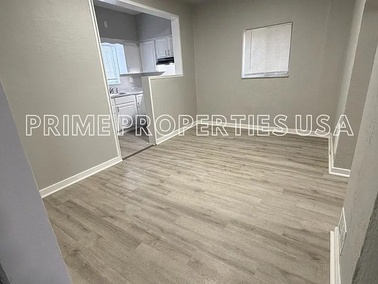 205 Dengler St — Photo 6