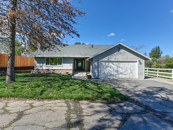 4th image of 7425 Mountain Ave
