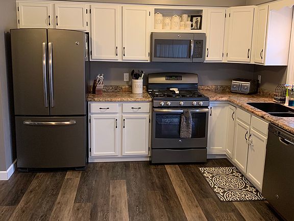 Kitchen Appliances Stay!