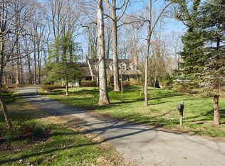 6816 Melody Ln, Bethesda, MD 20817