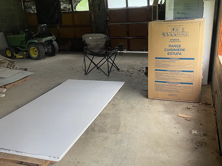 Garage inside, will be interiorly and exteriorly painted with renovation with thorough cleaning