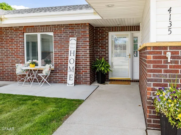 4135 Lark Cir, Grand Forks, ND 58201