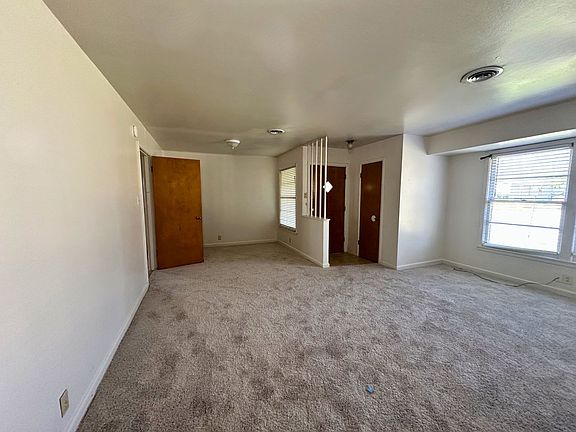 4th image of 809 Crescent St