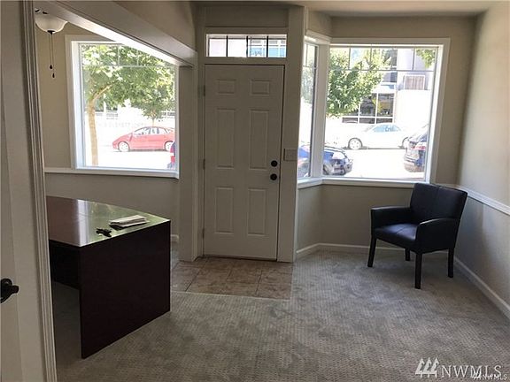 4th image of 2916 Hoyt Ave