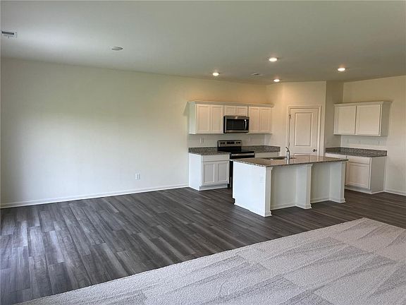 5th image of 102 Sorrento Dr #Hy32