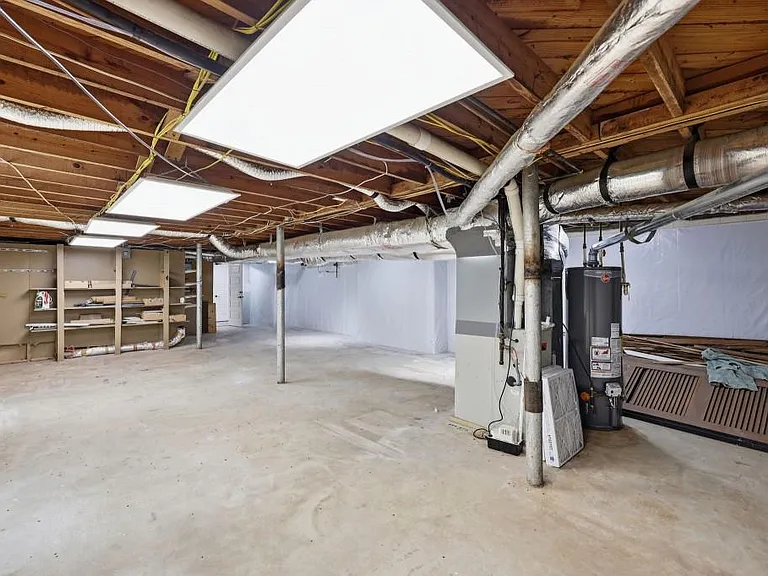 989 Rudolph St — Photo 25