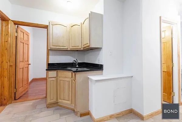 Rented by Bond New York | media 3