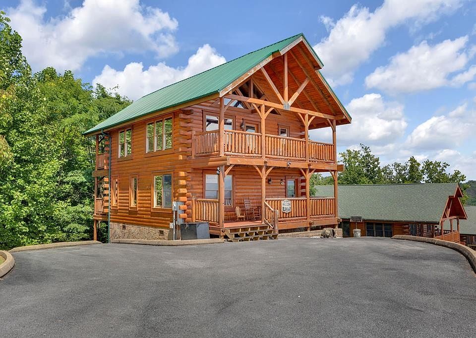 1st image of 2729 Mountain Preserve Dr
