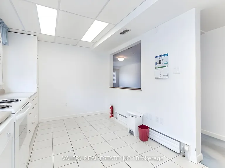 47 Ranleigh Ave #201 — Photo 7