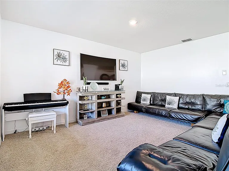 241 Meadowbrook Blvd — Photo 6