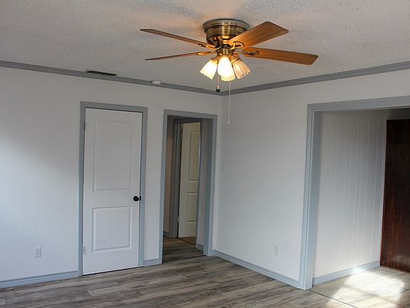 4th image of 3004 W 4th St