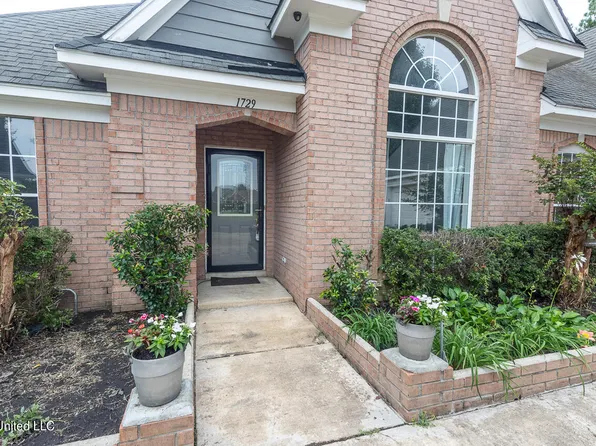 1729 Saddle Ln, Southaven, MS 38671