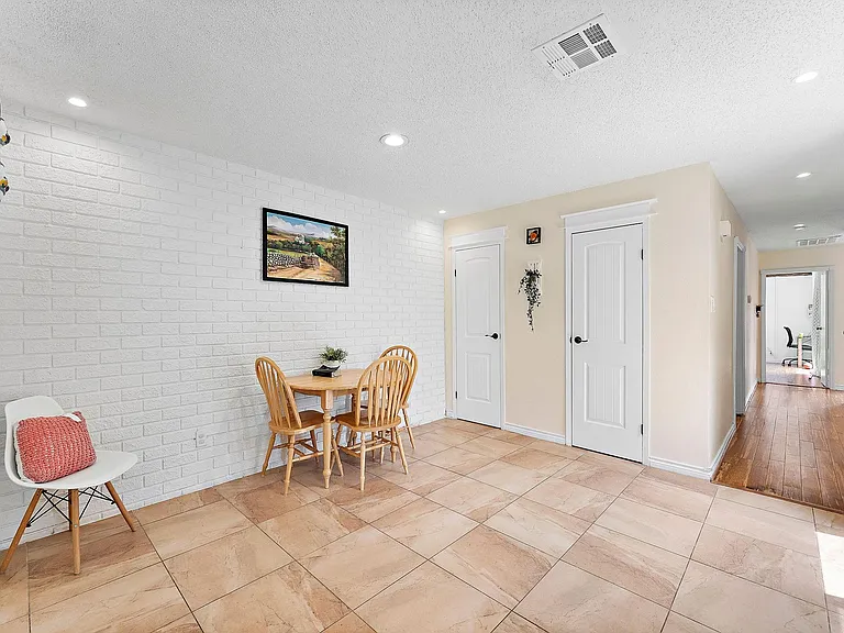 2419 Briarwest Blvd — Photo 7