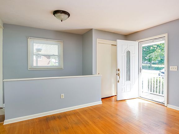 5th image of 213 Eauclair St